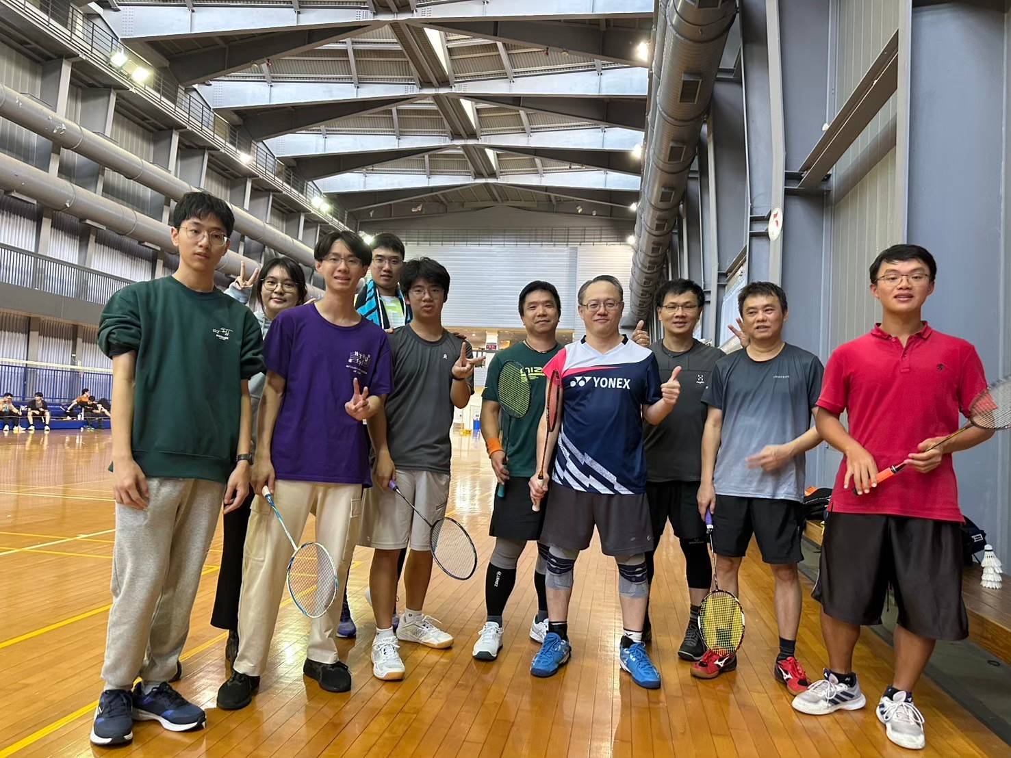 系羽球聚合照